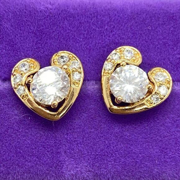 Jewelry - 💛 18k Gold Plated CZ Heart Earrings